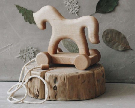 Treleker - Design serien - Hestefigur med hjul - Lys