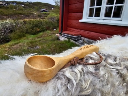 Hytteskje i Bjørk - Rask levering med gravering