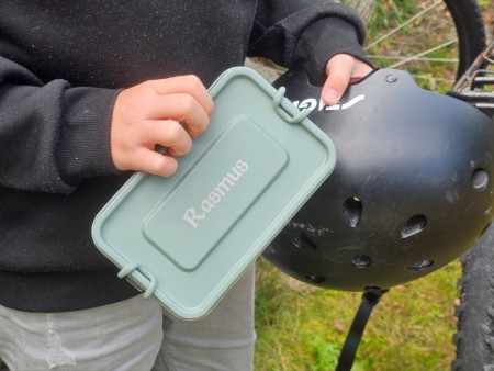  SKOLESTART tilbud! VARDE Mørk grønn matboks  - Rask levering med gravering