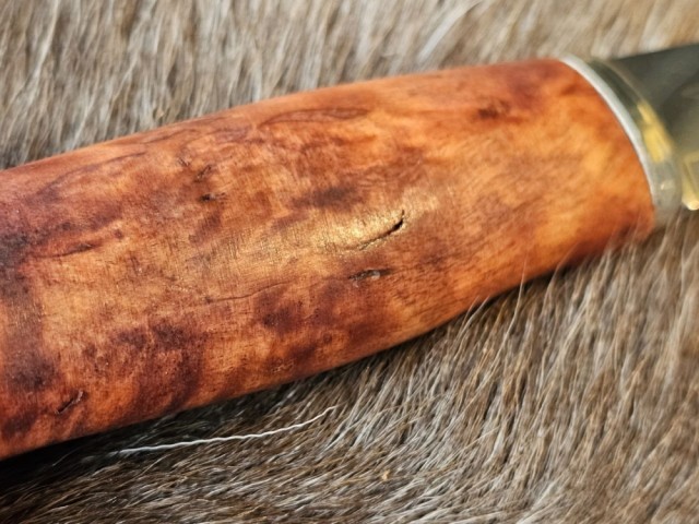 Små naturlige kvistmerker som dette, kan forekomme. 