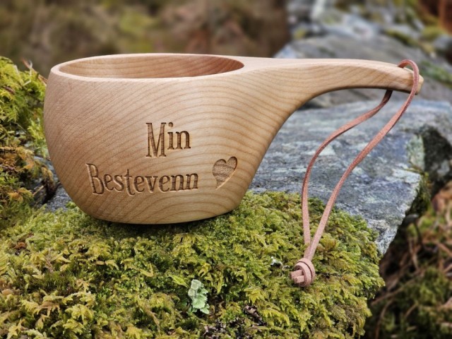 Gravering side 2 ( vender mot deg når du holder i høyre hånd)