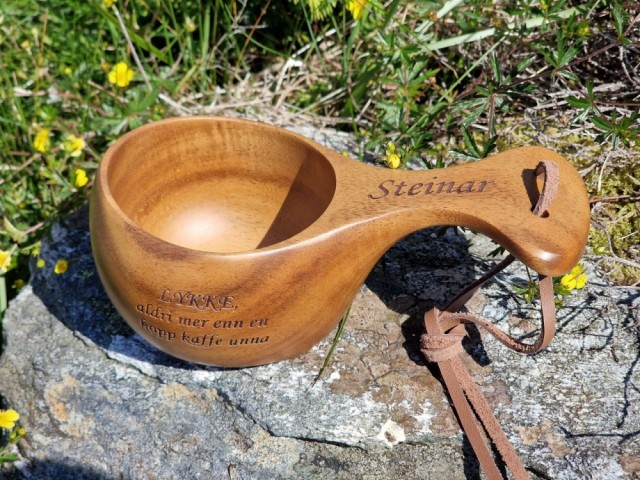 Steinar (Håndtak), LYKKE aldri mer enn en kopp kaffe unna, (Bilde 2/2), 3