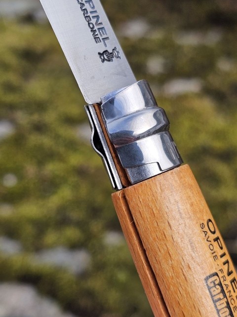 Ulåst kniv, klar til å vippes inn