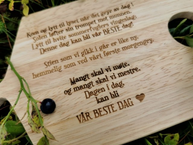 En fjøl er perfekt for en litt lengre hilsen, et dikt eller et godt visdomsord med på veien.