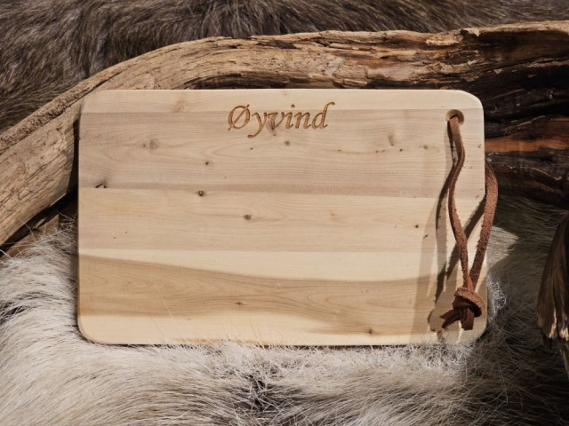 Gravering kommer tydelig frem. 