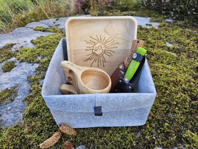 Gavekurv 24 x 24 x 13 fylt med fine gaver:)